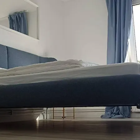 Zentrale Und Hochwertige 2-zimmer-wohnung Διαμέρισμα