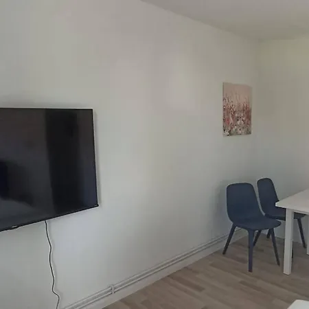 Zentrale Und Hochwertige 2-zimmer-wohnung Διαμέρισμα